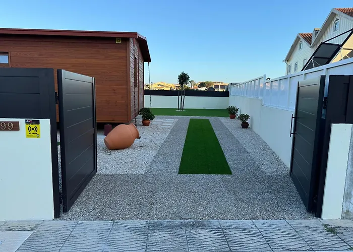 Acolhedora Casa De Ferias T2 Com Espaco Exterior